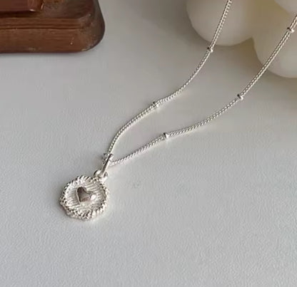 Silver Halsband med Hjärta - Elegant & Tidlöst
