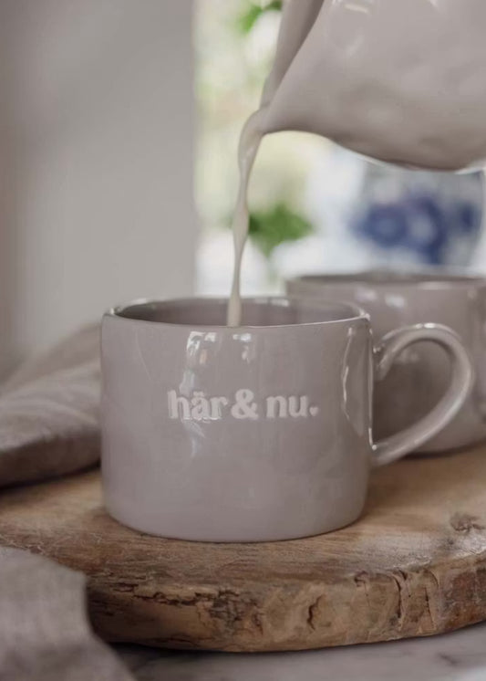 Majas Mugg - Här & Nu - grå