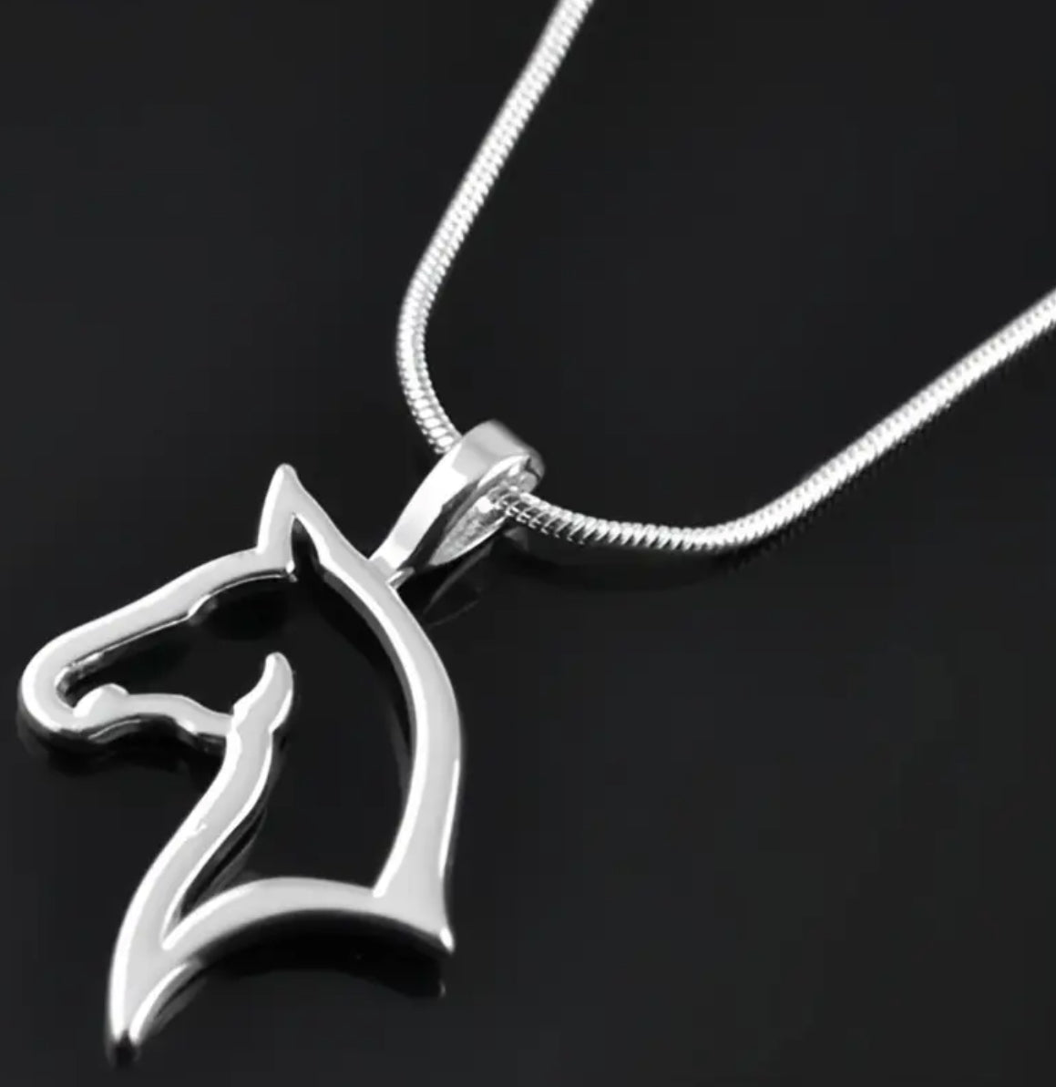 Halsband med häst - 18K guldpläterat rostfritt stål