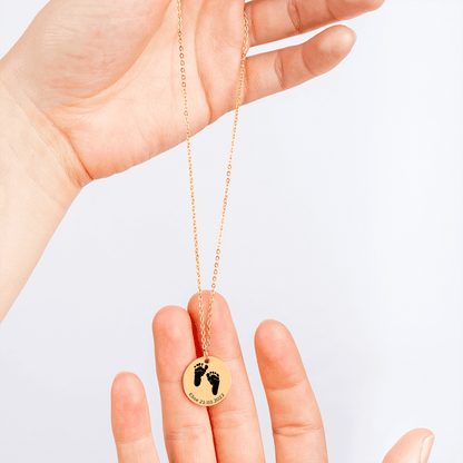 Personligt Halsband med Bebisens Fotavtryck – Namn & Datum