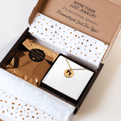 Personligt Halsband med Bebisens Fotavtryck – Namn & Datum