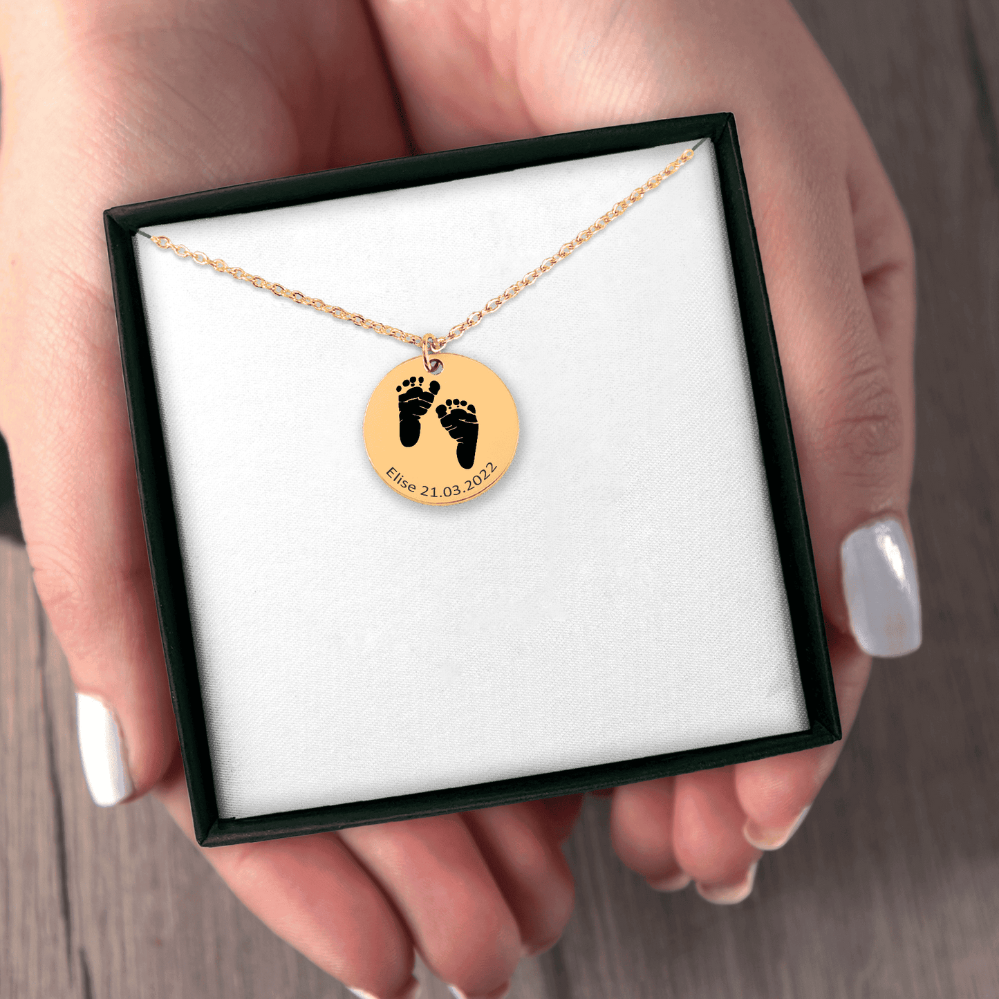 Personligt Halsband med Bebisens Fotavtryck – Namn & Datum